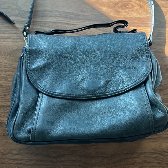 ☀️Vintage Joan Weisz Leather Black Cross body satchel bag gold hardware - Picture 3 of 12